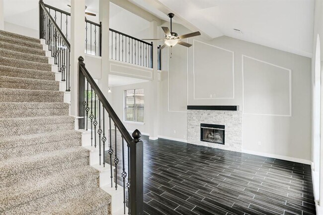 Foto del edificio - 1305 Deer Ridge Dr