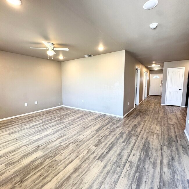 Foto del edificio - 1520 E 13th St