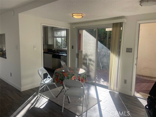 Foto del edificio - 23033 Maple Ave