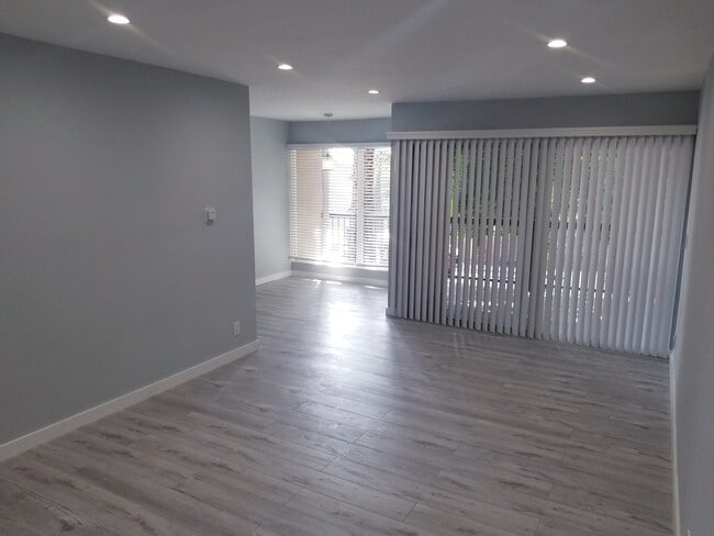 living room - 5971 Chula Vista Way