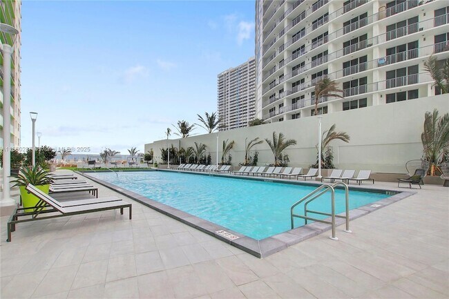 Foto del edificio - 1756 N Bayshore Dr
