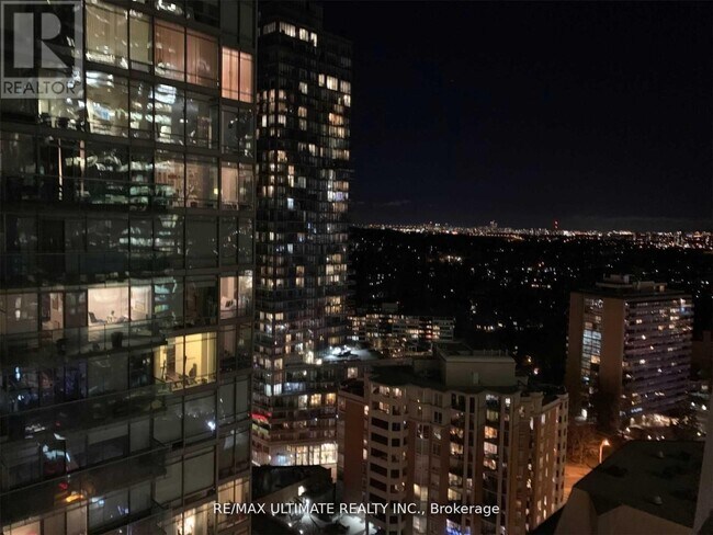 Photo du bâtiment - 1 Yorkville Ave