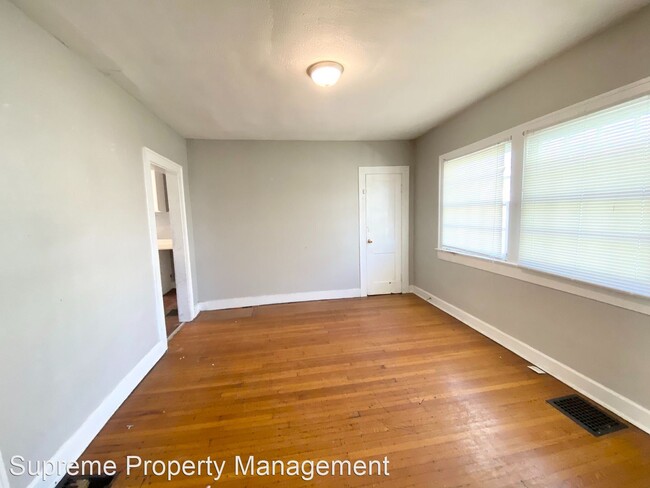 Building Photo - 2 br, 1 bath House - 956 N Kealing Ave