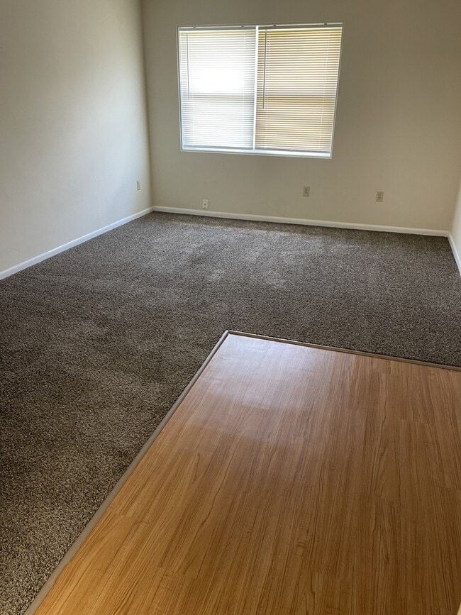 Building Photo - 2611 Quail Dr