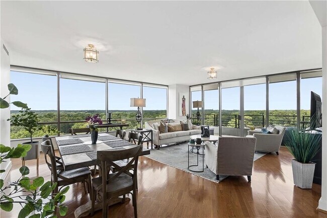 Foto del edificio - 700 Park Regency Pl NE
