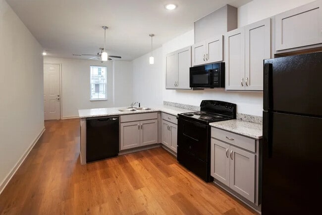 Foto del edificio - Parkway Commons Townhomes