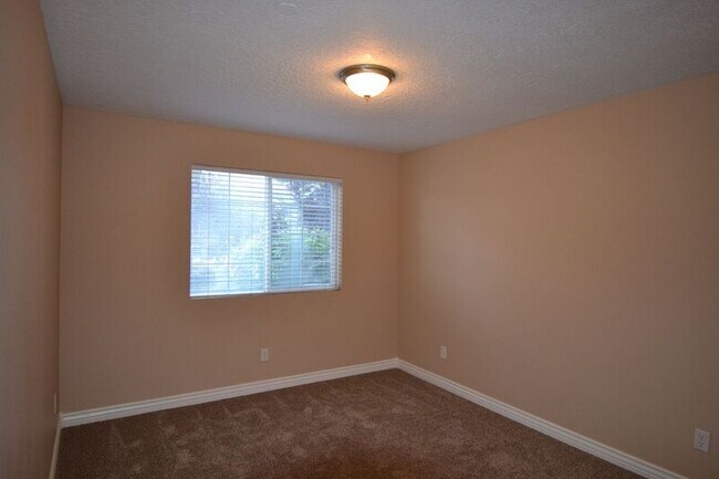 Building Photo - 6846 Clayton Ridge Way