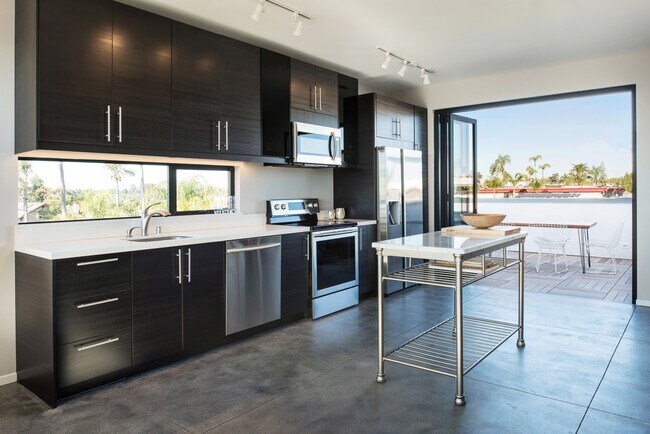 Building Photo - 2014 30th Street, Unit 201