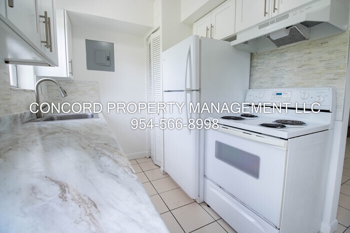 Foto principal - 2 Bedroom, 1.5 Bathroom Apartment with Poo...