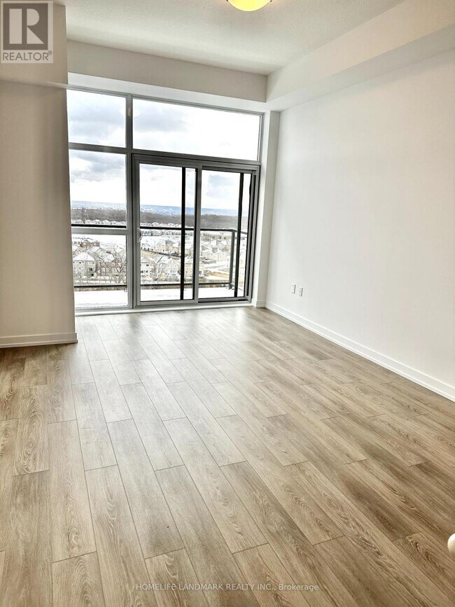 Photo du bâtiment - 460-1460 Dundas St E