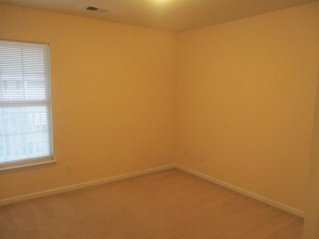Building Photo - 4845 Meadowsweet Dr