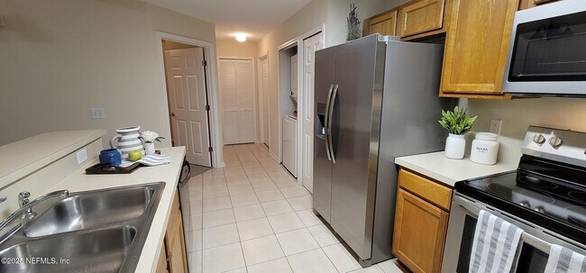 Building Photo - 6076 Maggies Cir