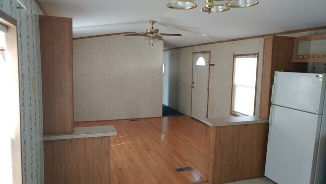 Building Photo - 1664 Fyler Rd