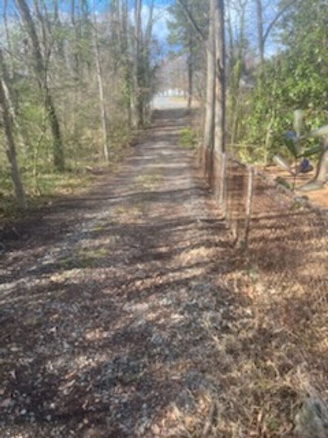 Building Photo - Large Private Lot with 3BR home!