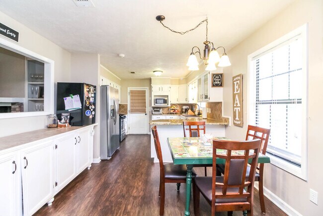 Foto del edificio - 87 Aileen Dr