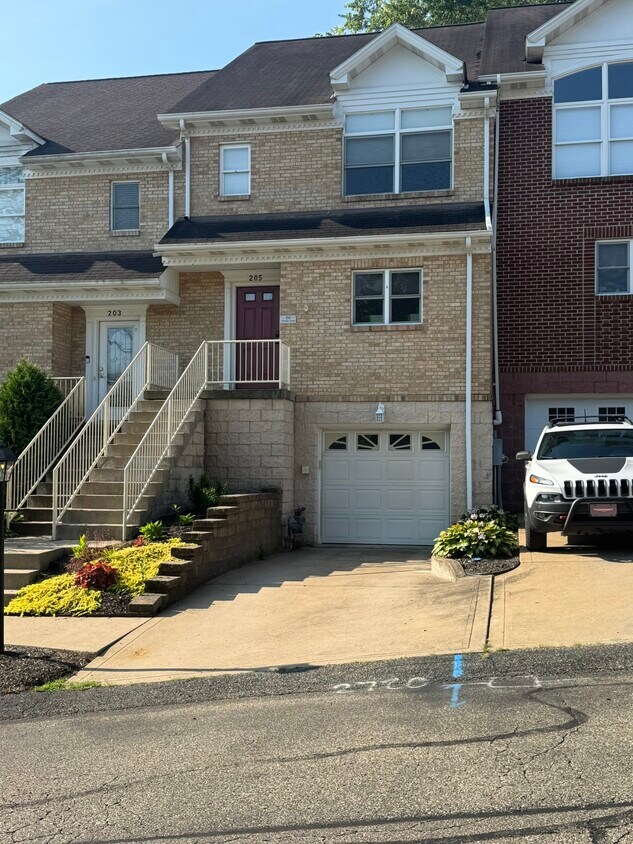Foto principal - 205 Prairie Ct