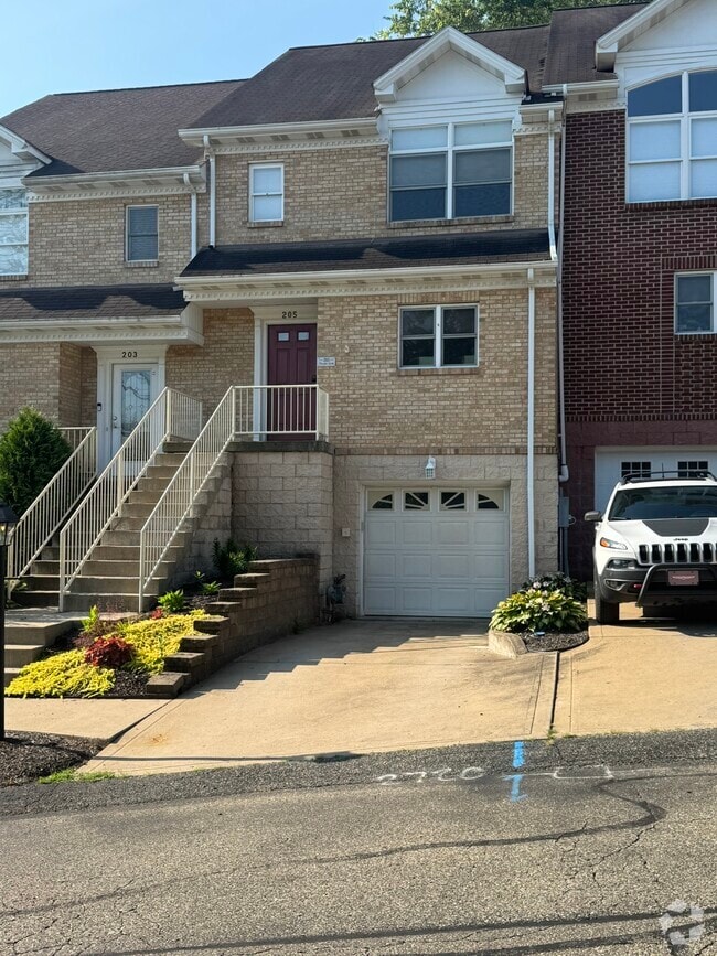 Building Photo - 205 Prairie Ct