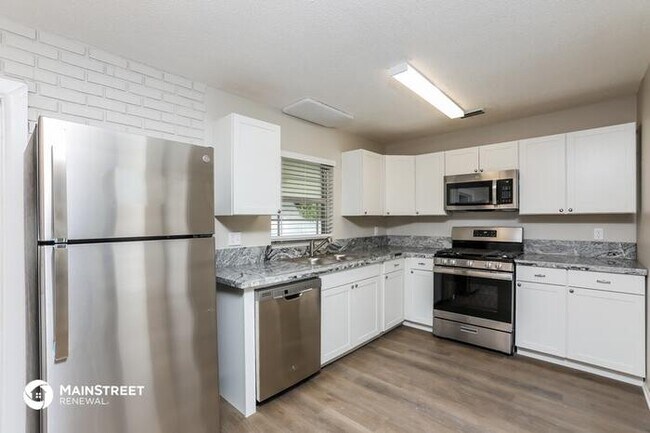Building Photo - 6923 Yucatan Dr, Orlando, FL 32807