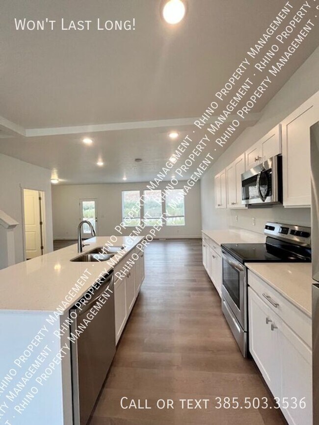 Building Photo - 3 Bedroom/2.5 Bathroom townhome in Eagle M...