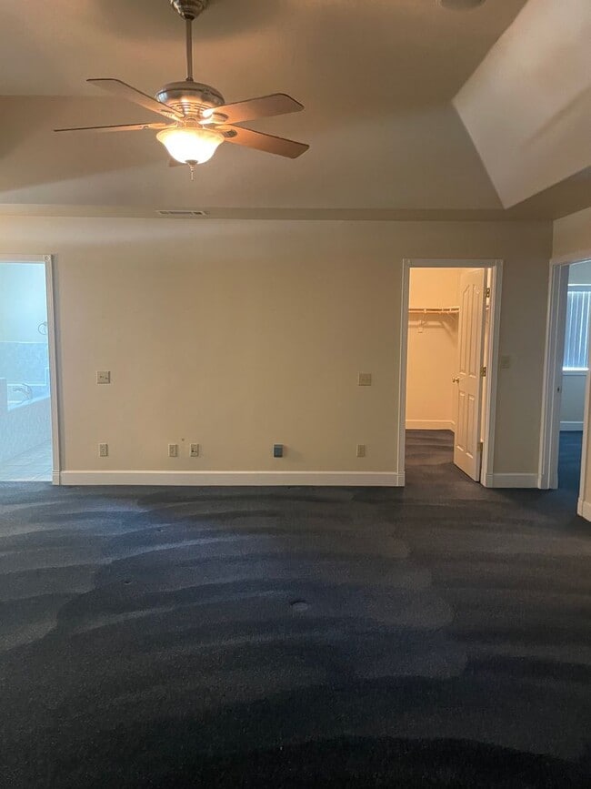 Building Photo - Stunning 4Bed, 3.5 Bath Home in Clovis wit...