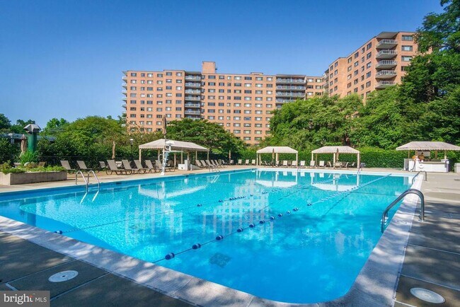 Foto del edificio - 4201 Cathedral Ave NW