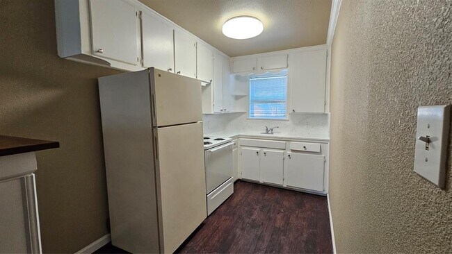 Building Photo - 7623 Pecan Villas Dr