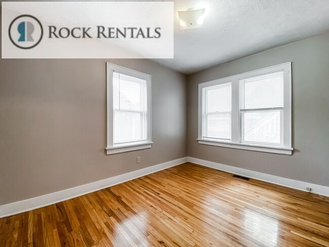 Building Photo - 4 Bed 2 Bath with Bonus Room