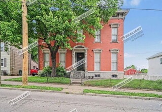 Building Photo - 716 Lewis St
