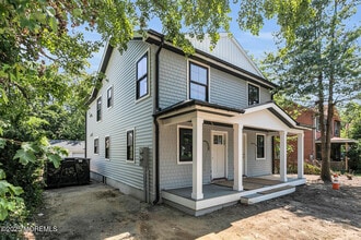 Building Photo - 516 River Rd