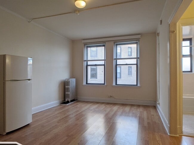 Foto del edificio - 3335 W Diversey Ave