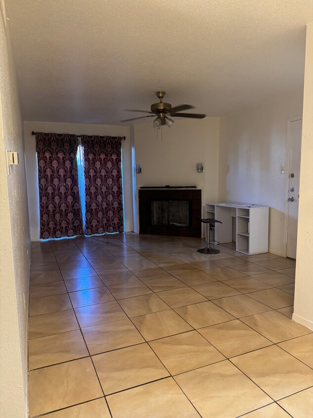 Foto principal - 9350 Country Creek Dr