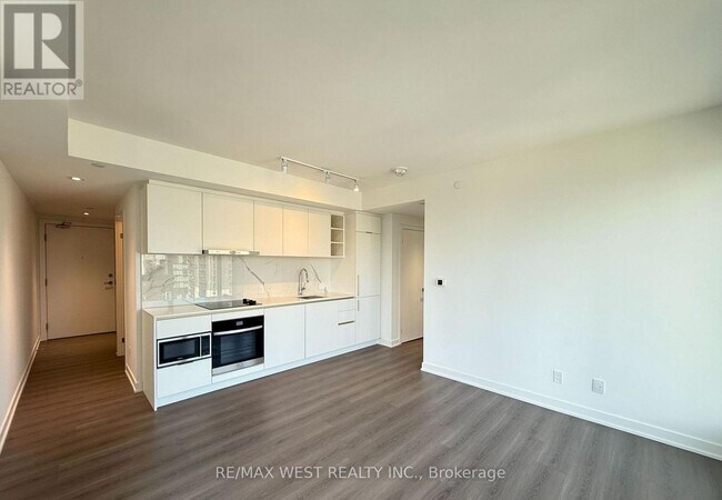 Building Photo - 8 Wellesley St W