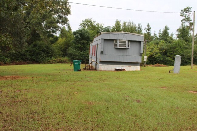 Building Photo - Singlewide in Country Setting
