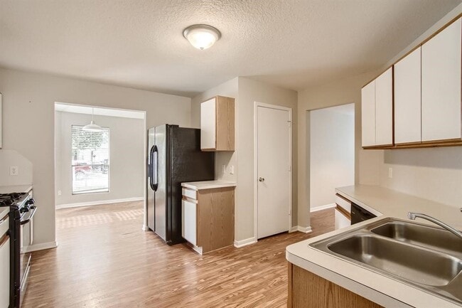 Building Photo - 15322 Romford Ln