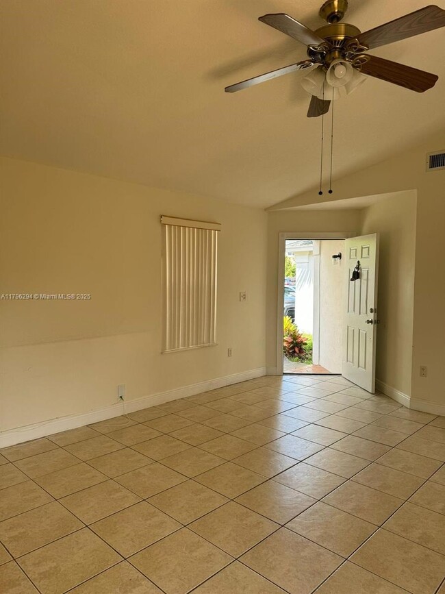 Building Photo - 9848 SW 117th Pl