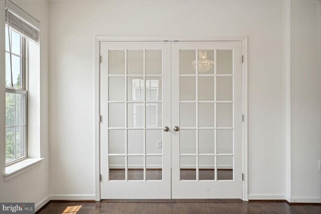 Building Photo - 3705 Chippendale Cir