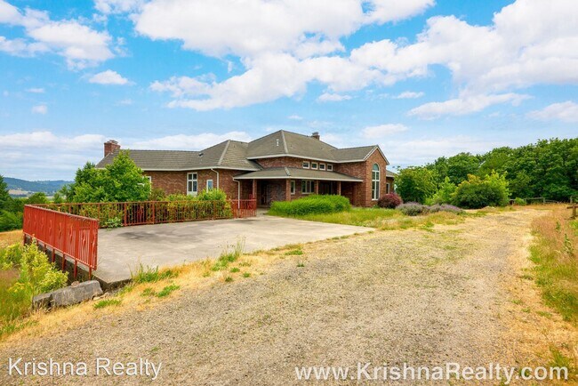 Building Photo - 6 br, 5.5 bath House - 47250 SW Fluke Dr.