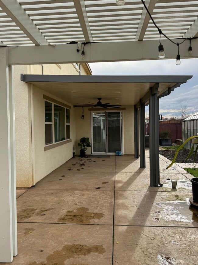 Building Photo - A Great House to Call Home!