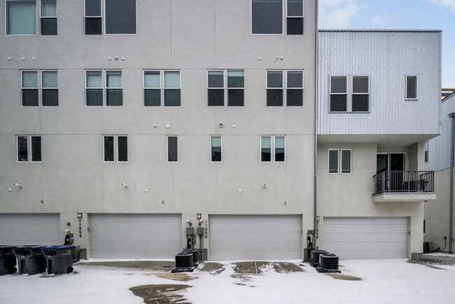Building Photo - 11056 S Lake Run Rd