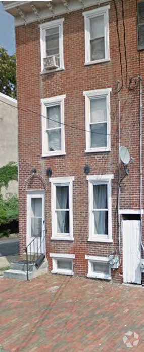 Building Photo - 842 N Madison St
