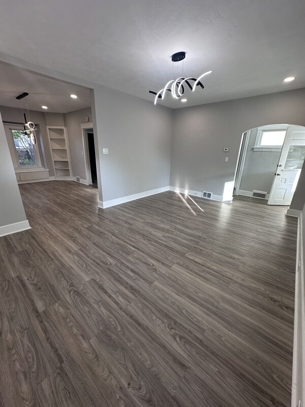 Foto principal - 7500 Dearborn Ave