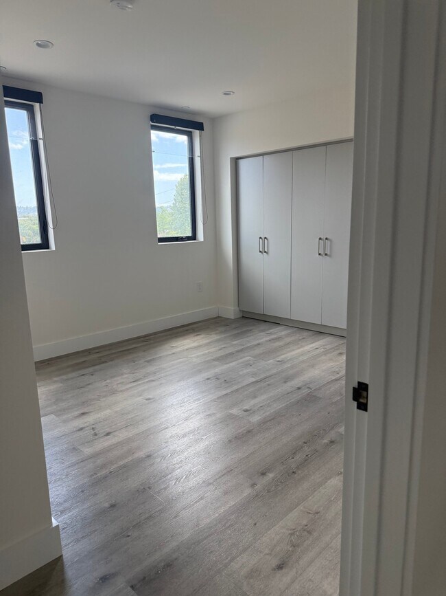 Foto del edificio - 5923 Laurel Canyon Blvd