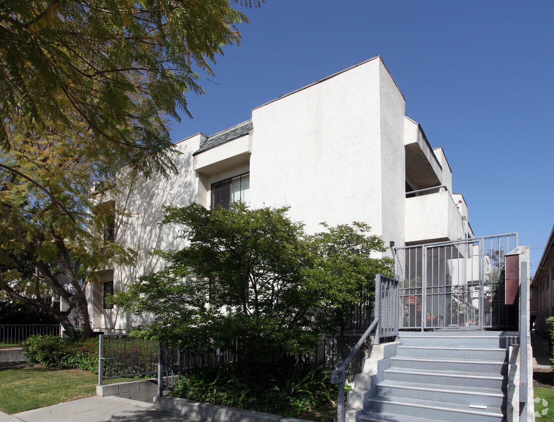 Primary Photo - 336 N Isabel St