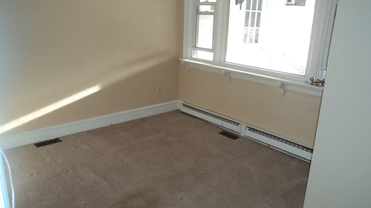 6074 Black Horse Pike Unit Apt 4, Mays Landing, NJ 08330 Apartments