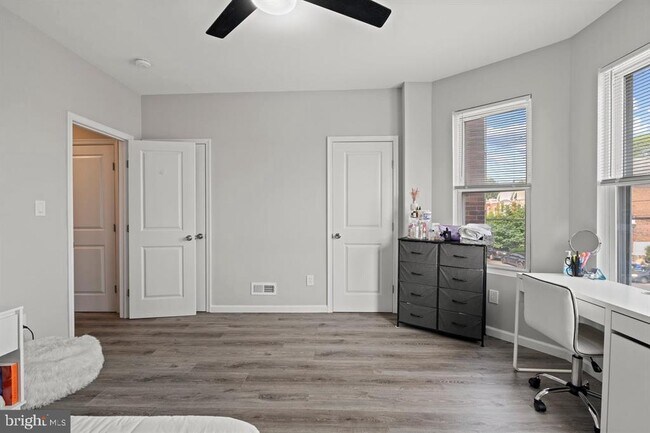 Foto del edificio - 4928 Florence Ave