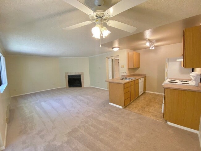 Building Photo - The Ridge and The Shores