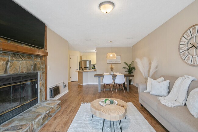 Building Photo - 1006 Brookhollow Dr