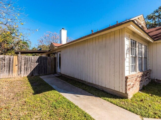 Building Photo - 9101 Japonica Court, Unit A