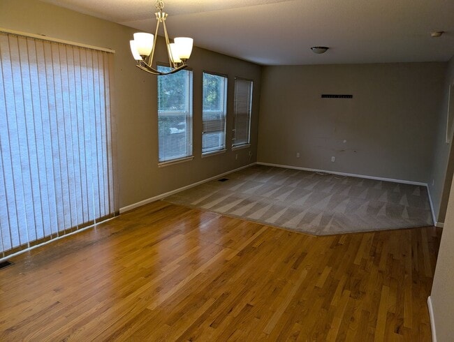Building Photo - 5 Bedroom Single Family Home in Denver
