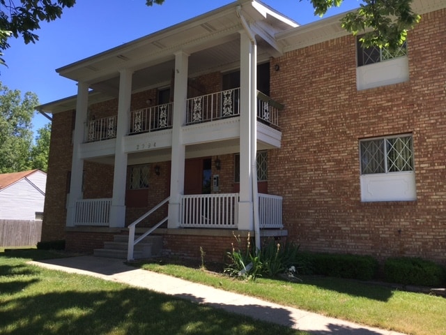 Building Photo - Creekwood Apartments
